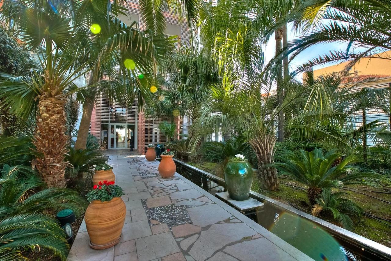 Penthouse Vue Mer Avec Rooftop,Jacuzzi,Et Parking Prive Antibes Buitenkant foto