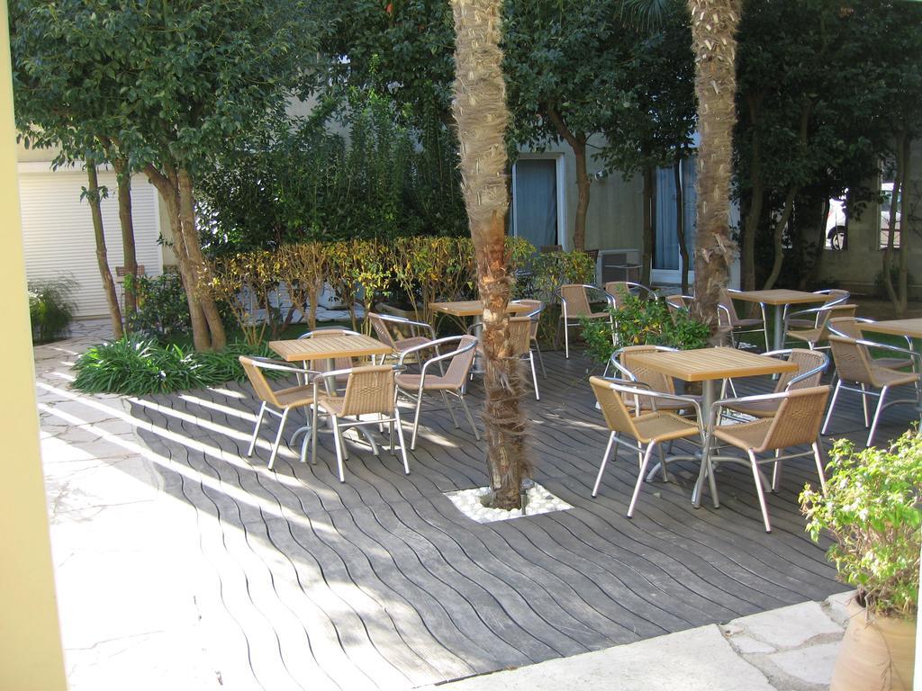Penthouse Vue Mer Avec Rooftop,Jacuzzi,Et Parking Prive Antibes Buitenkant foto