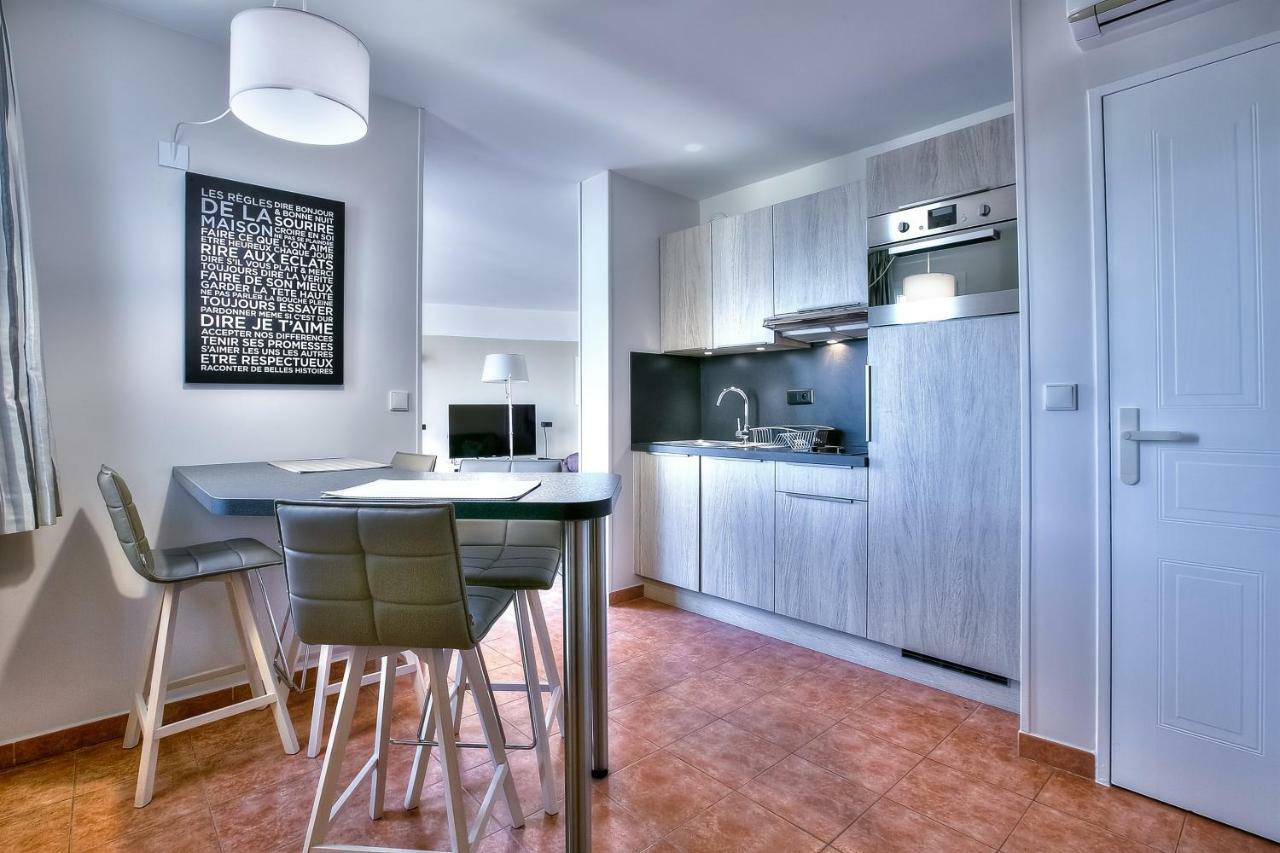 Penthouse Vue Mer Avec Rooftop,Jacuzzi,Et Parking Prive Antibes Buitenkant foto